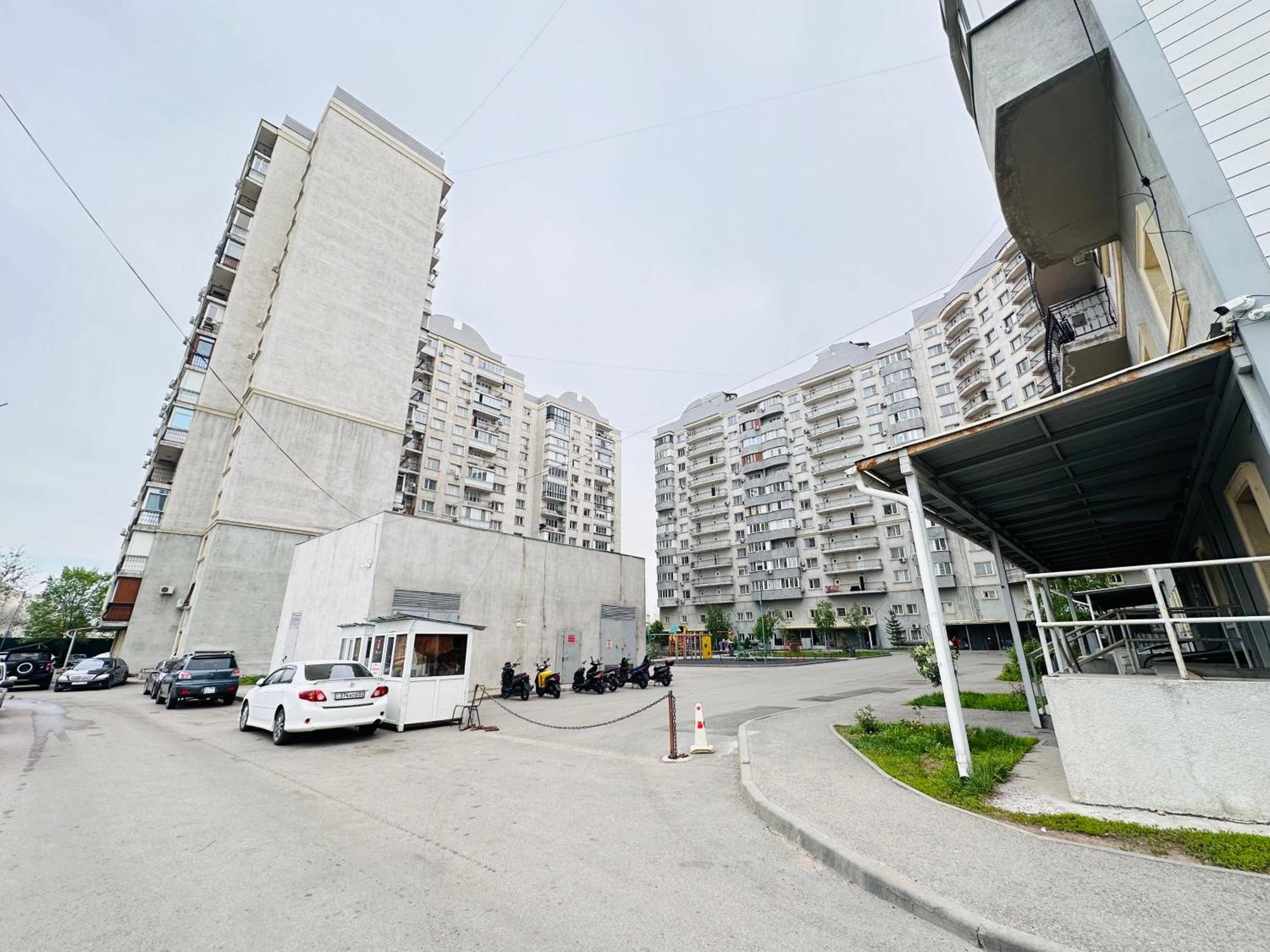 Квартира Для Большой Семьи Almaty Esterno foto