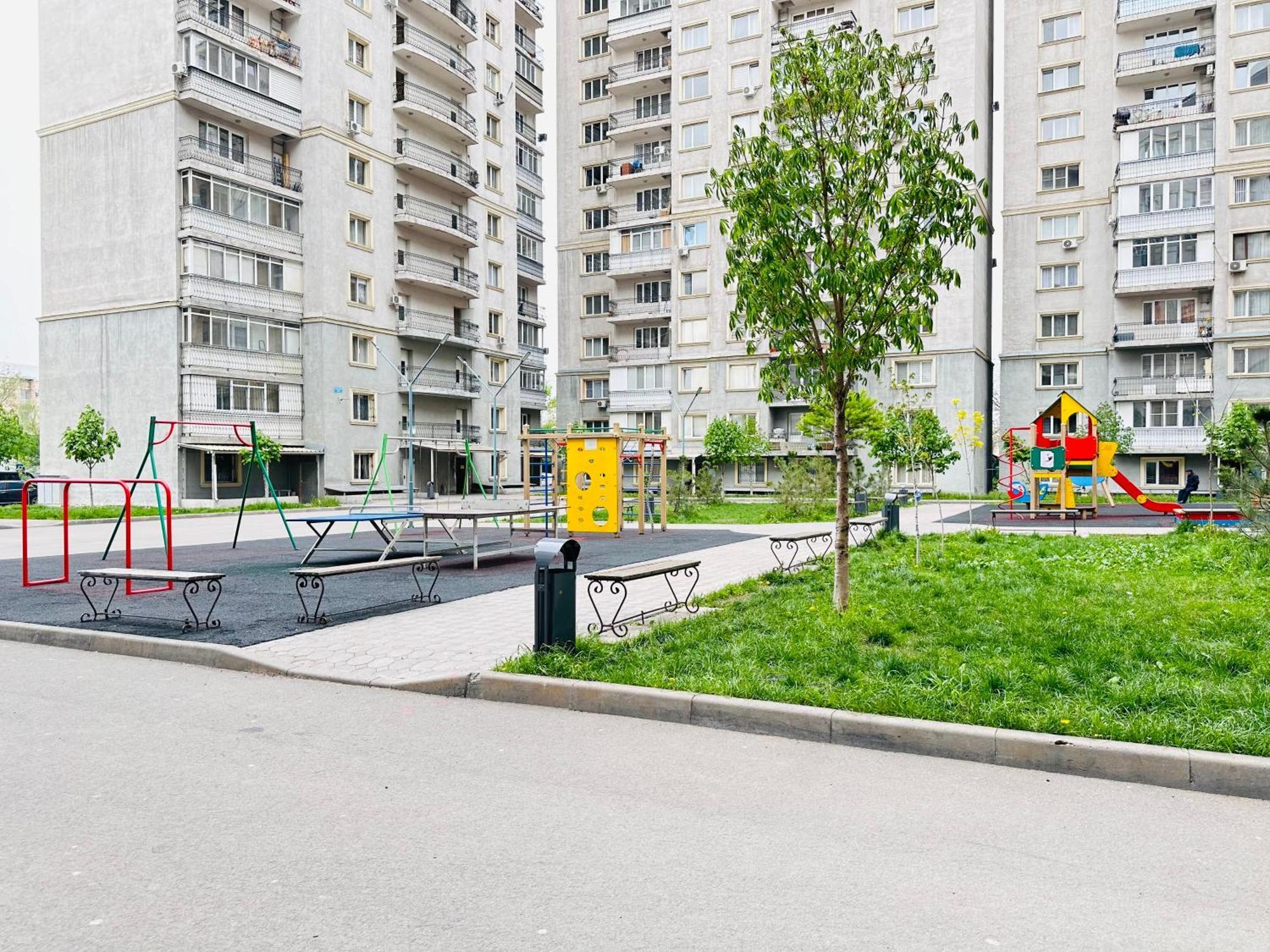 Квартира Для Большой Семьи Almaty Esterno foto